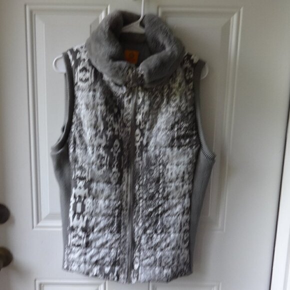 Ruby Red women's vest size L, puff front knit sides front zipper faux fur collar - Picture 11 of 12